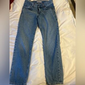 Levis 
Middy straight 
25